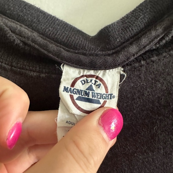 Vintage Delta ‘Wheel of Fortune’ Embroidered Black/White Short Sleeve Tee size L - Picture 5 of 6